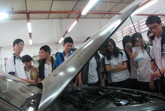 Học nghề sửa chữa ô tô tại Trung cấp nghề Kỹ thuật Công nghệ Hùng Vương