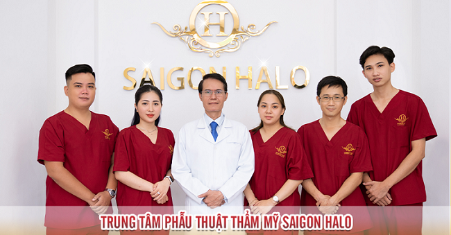 Bác sĩ Lê Mai Hữu (Ở giữa) | Ảnh từ thẩm mỹ viện Saigon Halo