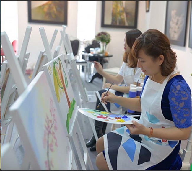 Lớp học vẽ dành cho người lớn | Nguồn ảnh: Trung tâm Sài Gòn Mỹ Thuật