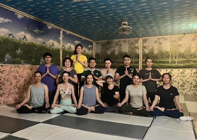 Câu lạc bộ Yoga 298